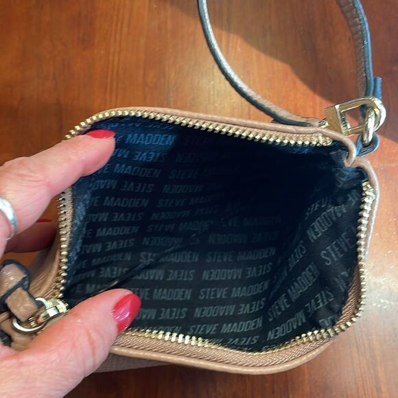 Steve Madden Wristlet - Excellent Condition - Picture 4 of 6